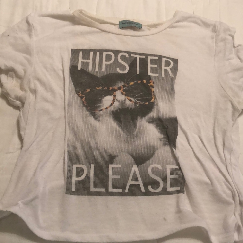 Woman’s crop too short sleeve